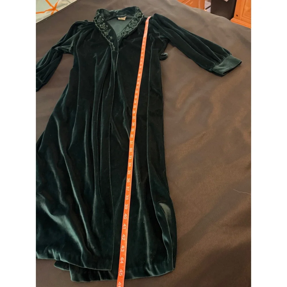 Amanda Stewart Intimates Green Velvet Embroidered Robe Shawl Collar Small 18251